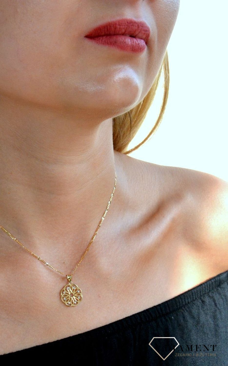 Złota zawieszka 375 ozdobny kwiatek z delikatnymi cyrkoniami ZA 2404 375. Złota zawieszka damska. Złota zawieszka kwiatek próby 375. Złota zawieszka damska. Wisiorek w kształcie kwiatka. Złota zawieszka na prezen.jpg